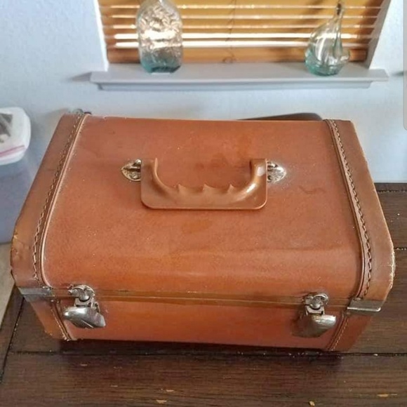 gateway Handbags - Vintage makeup/train case